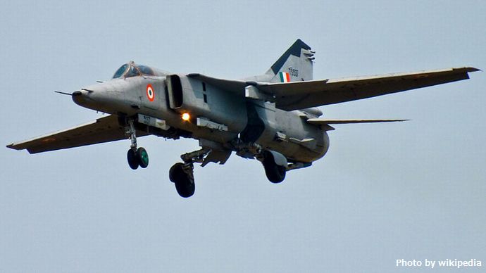 800px-MiG-27_from_No.18_Squad,_Kalaikunda