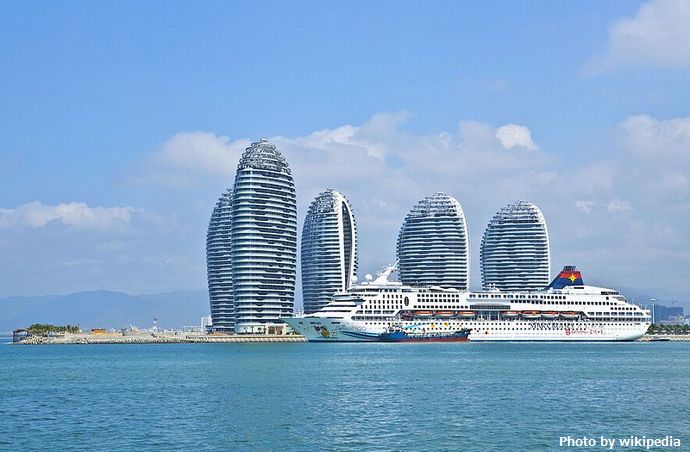 Phoenix_Island,_Sanya_Bay_-_02
