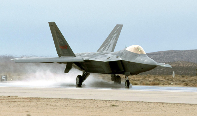 F-22_Raptor_Wet-runway_testing_-_031009-F-5555B-003