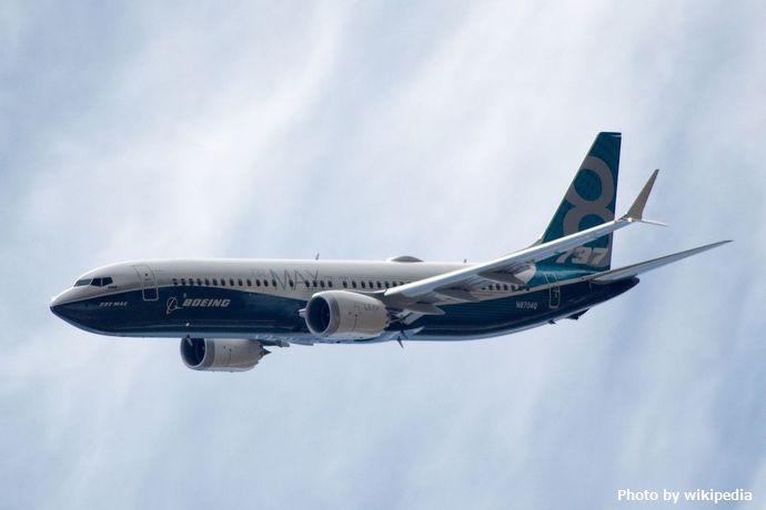 Boeing_737-8_MAX_N8704Q_(27946580010)_(rotated)