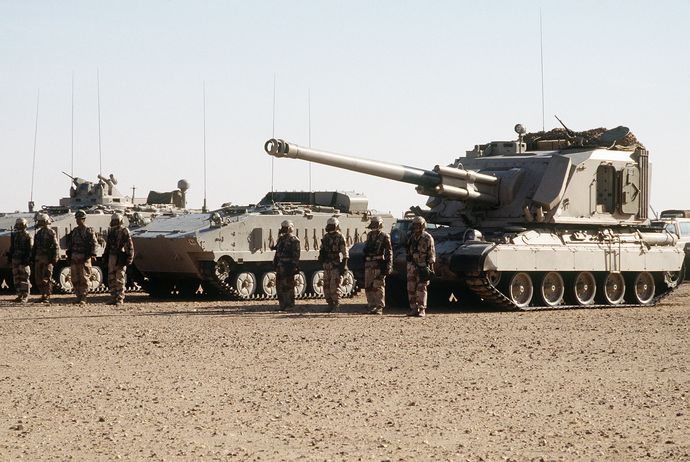 AuF1_and_AMX-10P_(Royal_Saudi_Land_Force)