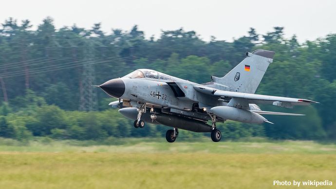 46+22_German_Air_Force_Panavia_Tornado_ILA_Berlin_2016_06