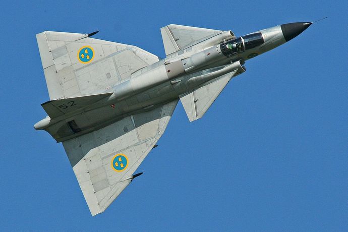 1280px-Saab_AJS-37_Viggen_37098_52_(SE-DXN)_(9256079273)