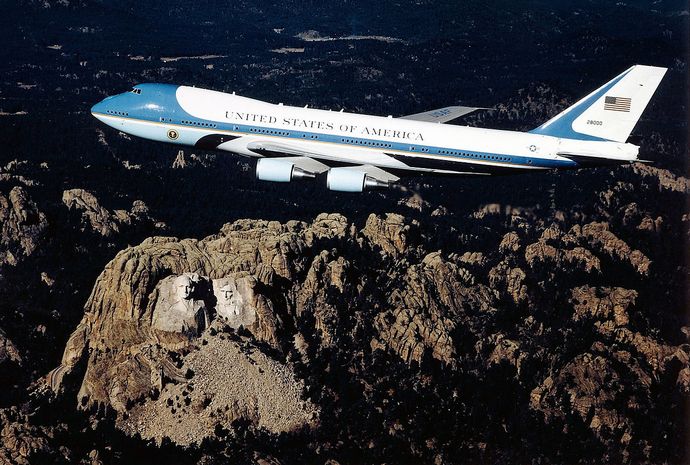 1280px-Boeing_VC-25A_82-8000_USAF