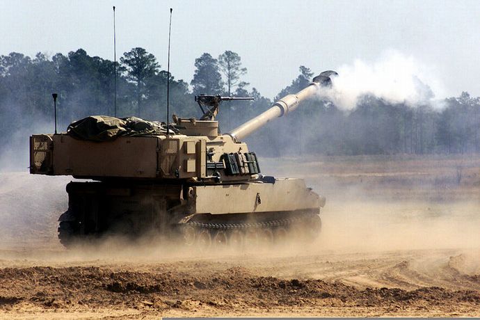 800px-M109A6_Paladin-after_firing_ID_DA-SD-01-03937