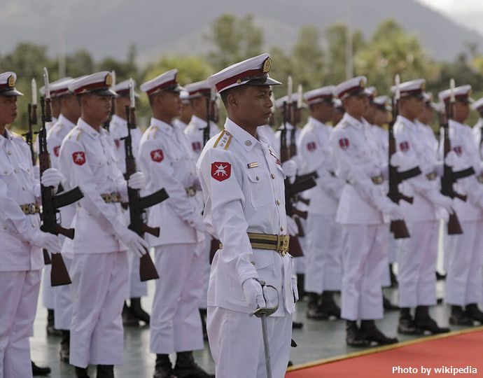 800px-Myanmar_Army_personnel_at_Naypyidaw_reception