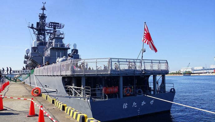 JS_Hatakaze(DDG-171)_Rear_view_at_Port_of_Sakaisenboku_20141019