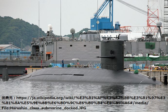 Harushio_class_submarine_docked