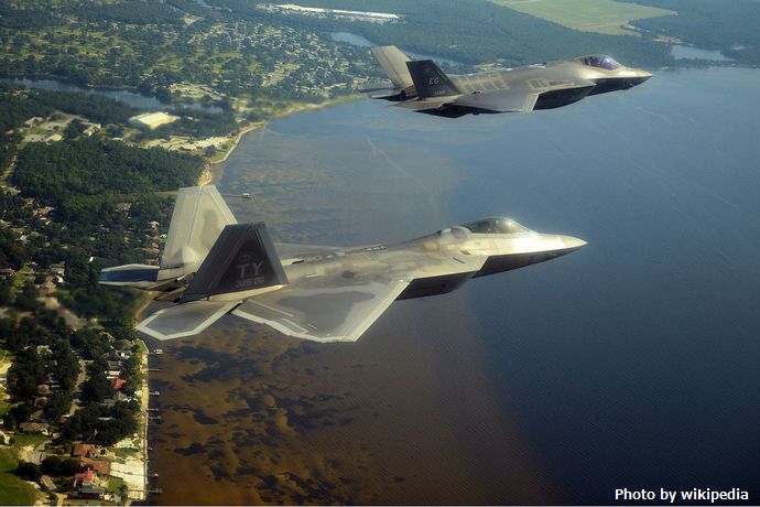 1280px-F-22A_and_F-35A_over_Emerald_Coast