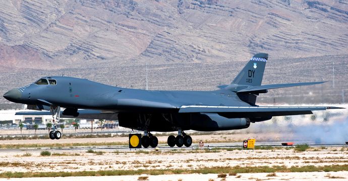 28th_Bomb_Squadron_-_Rockwell_B-1B_Lancer_Lot_V_86-0123