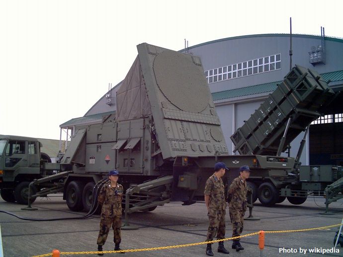 MIM-104_Patriot_Radar_unit_JASDF_Iruma_Airbase_2006-2