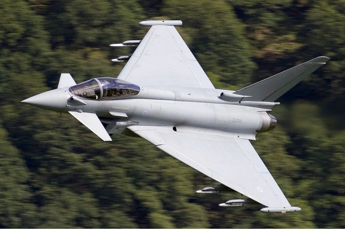 RAF_Eurofighter_EF-2000_Typhoon_F2_Lofting-2