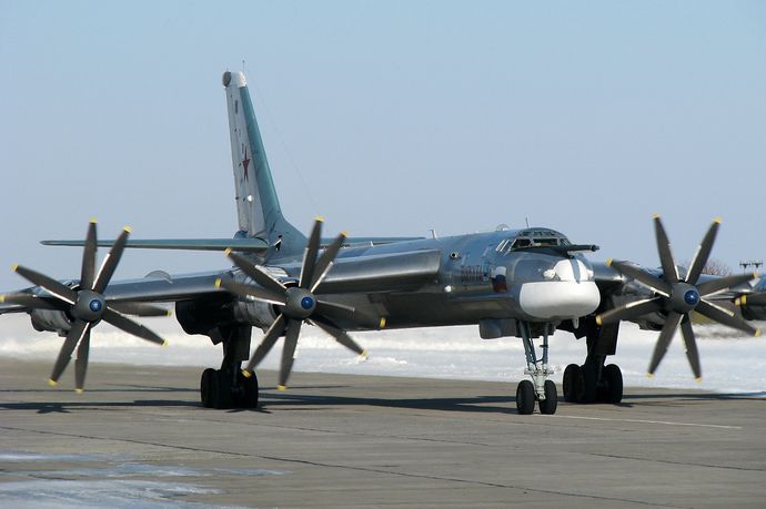 Tupolev_Tu-95_Vorkuta_Naumenko-1