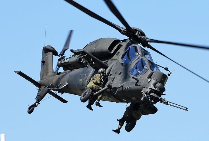 Agusta_A129CBT_Mangusta,_Italy_-_Army_JP7122665