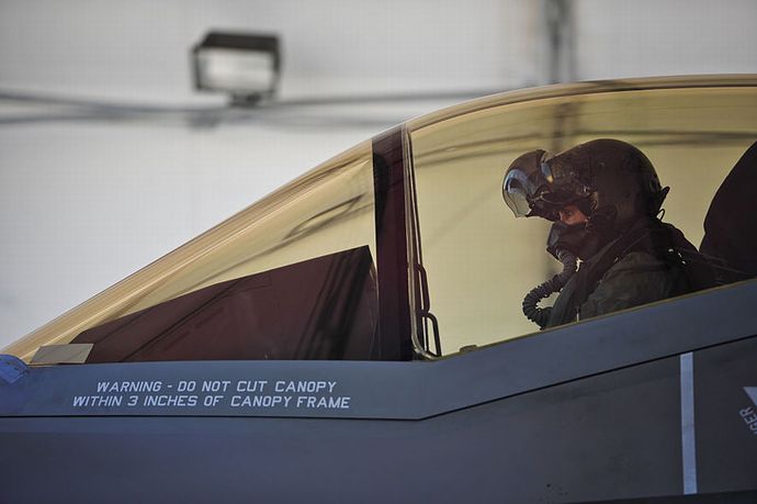 First_female_F-35_pilot_begins_training_(2)