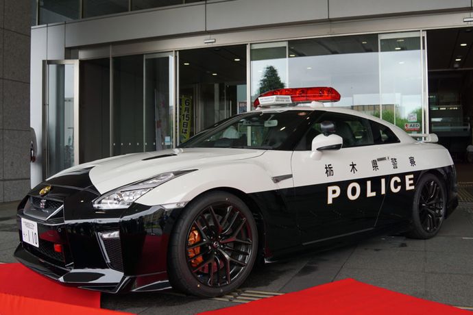 01-GT-R-1024x683