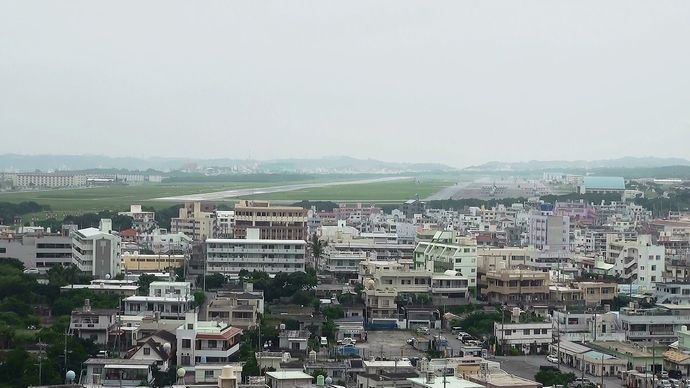 Futenma_airport_runway