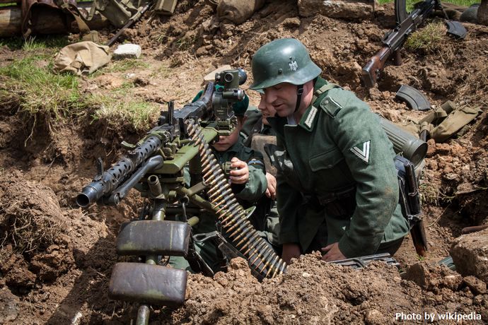German_Machine_Gunner_(7527779440)