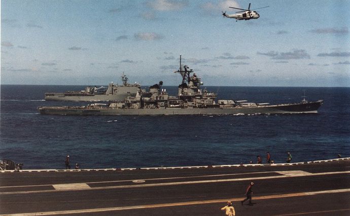 USS_Wisconsin_(BB-64)_at_sea_c1990