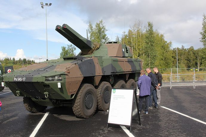 1280px-Patria_AMV_XA-361_AMOS_Kokonaisturvallisuus_2015_02