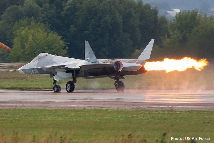 800px-PAK_FA_T_50_compressor_stall_on_MAKS_2011