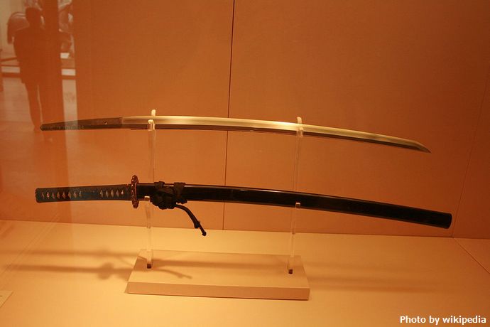 1024px-Antique_Japanese_(samurai)_katana_met_museum