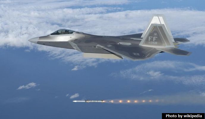 F-22A_Raptor_-03-4058