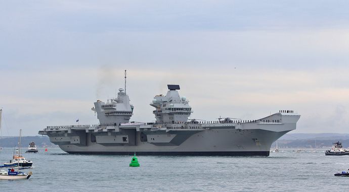 1920px-HMS_QueenElizabeth_RO8-2