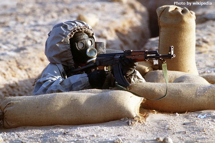 1280px-Syrian_soldier_aims_an_AK-47