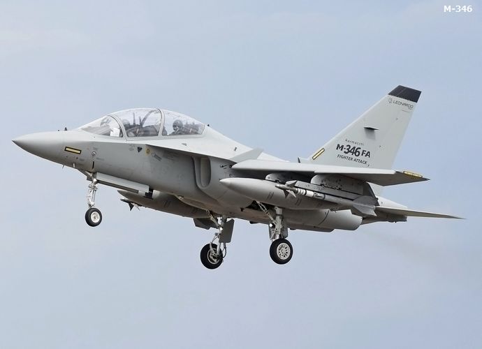 Aermacchi_M-346_(code_MT55219)_arrives_RIAT_Fairford_13July2017