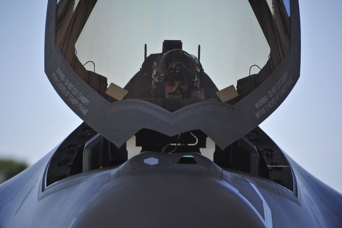 First_female_F-35_pilot_begins_training_(5)
