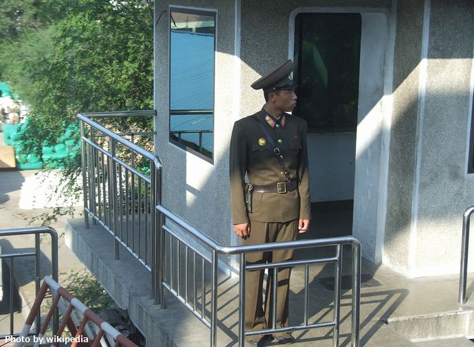 1280px-North_Korean_border_to_China