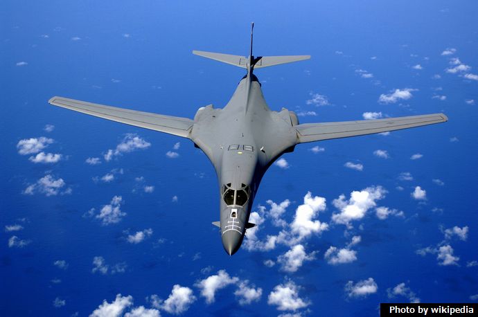 B-1B_over_the_pacific_ocean