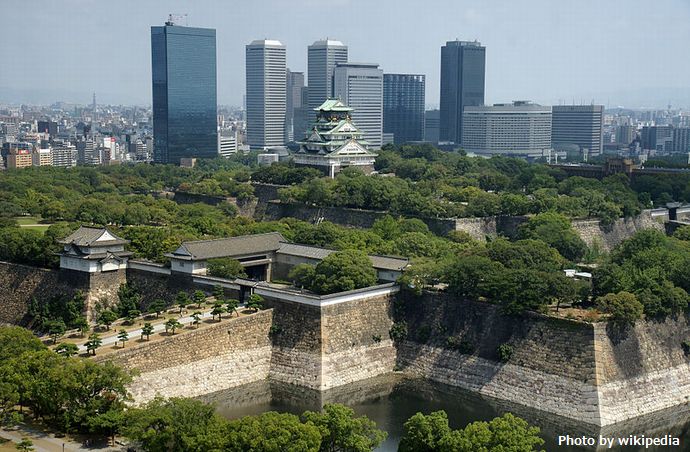 800px-Osaka_Castle_02bs3200