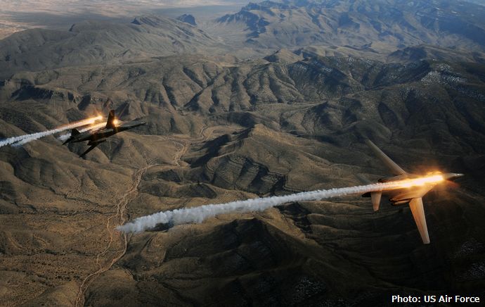 USAF_B-1_Lancers_deploying_countermeasures