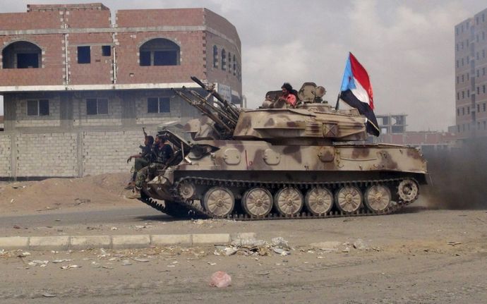 headlineImage.adapt.1460.high.yemen_aden_tank.1441408008896