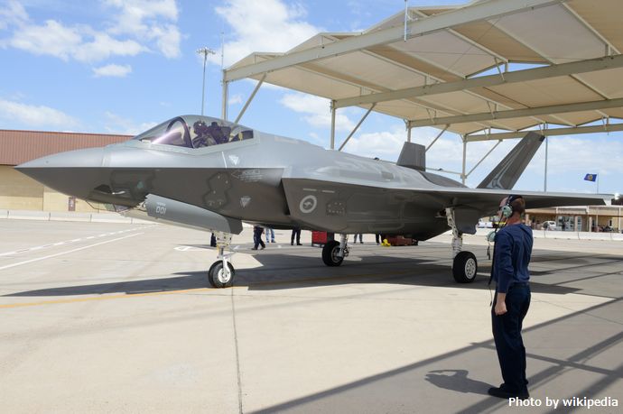 Royal_Australian_Air_Force_F-35_at_Luke_AFB_14_May_2015