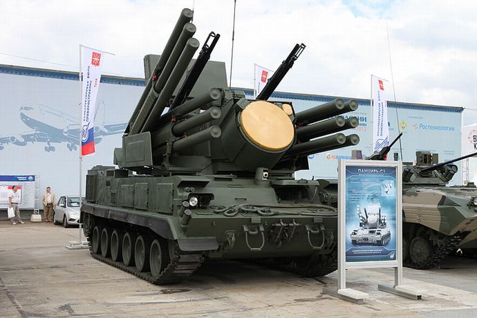 800px-Pantsir-S1_SAM_at_Engineering_Technologies_2012