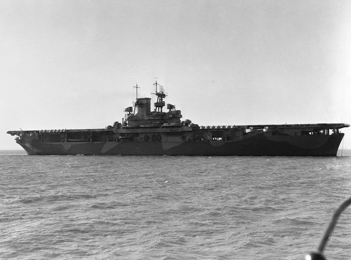 USS_Wasp_(CV-7)_off_the_Norfolk_Navy_Yard_1942