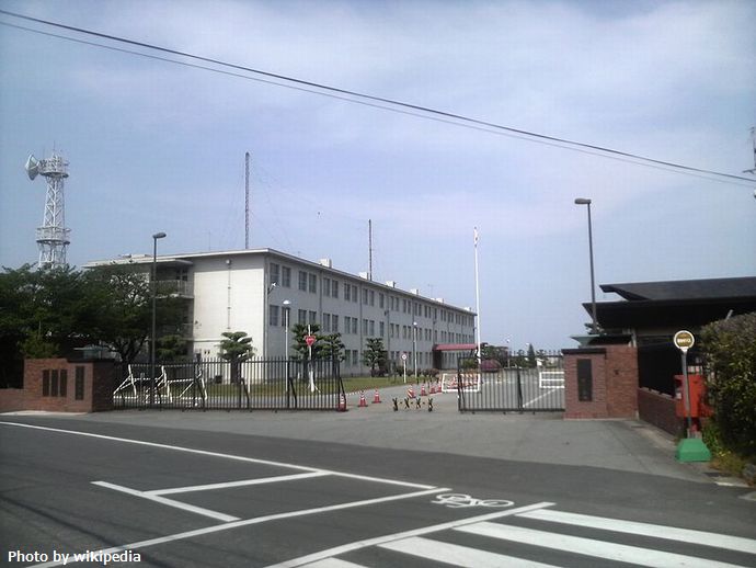 800px-JGSDF_Camp_Akeno_Main_Gate_01