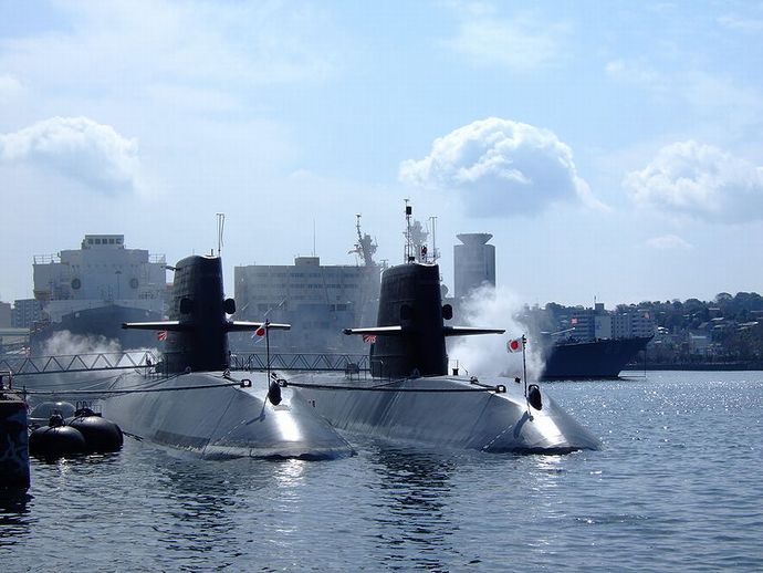 800px-Submarines_JMSDF_Yokosuka