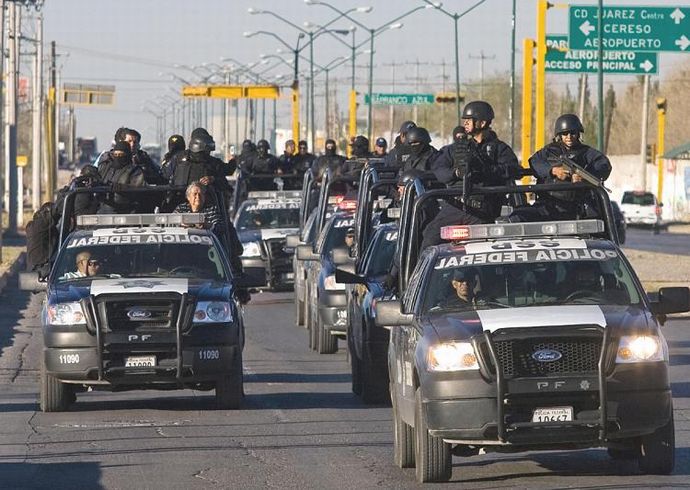 armed-mexican-police-in-convoy
