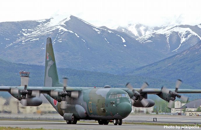 800px-C-130_Hercules_2