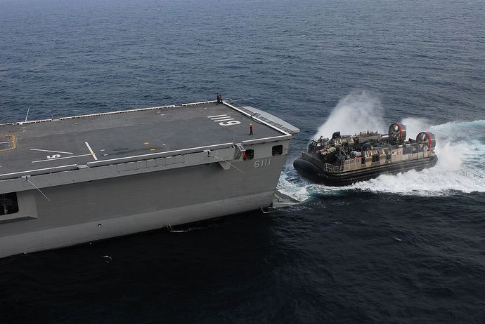 1280px-Dokdo_LCAC