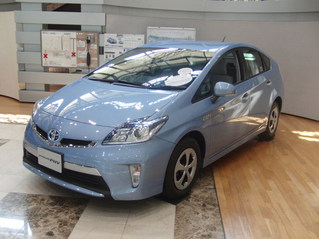 Toyota_Prius_PHV_2