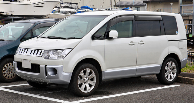Mitsubishi_Delica_D5_003