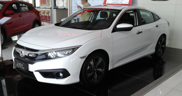 Honda_Civic_X_sedan_02_China_2016-04-18
