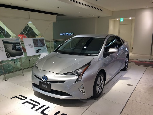 2015toyota_prius(ZVW50)_a_2WD