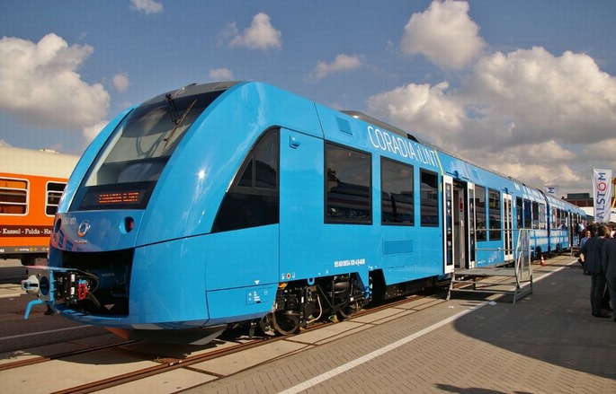 Alstom_Coradia_iLint_'Hydrail'_auf_der_InnoTrans_2016_in_Berlin
