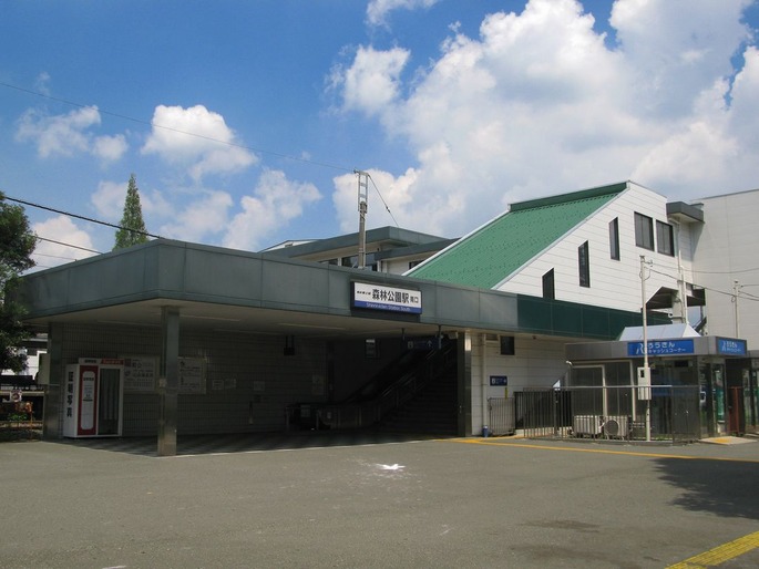 Shinrinkoen_Station_South_Entrance_20120803